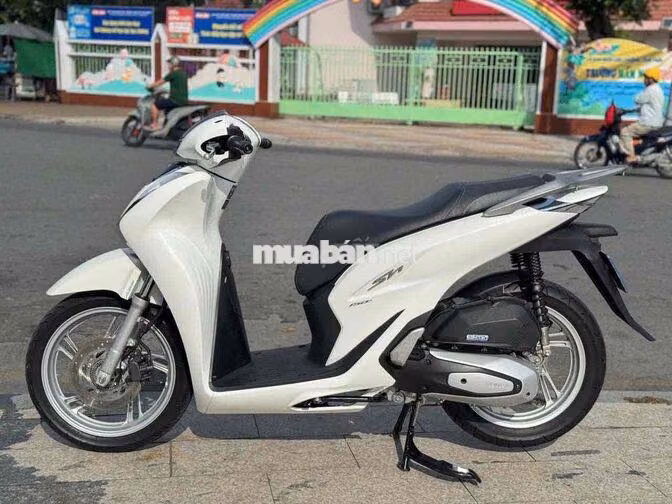 SH 150 ABS 2022 Trắng bạc đen 9.000km bstp