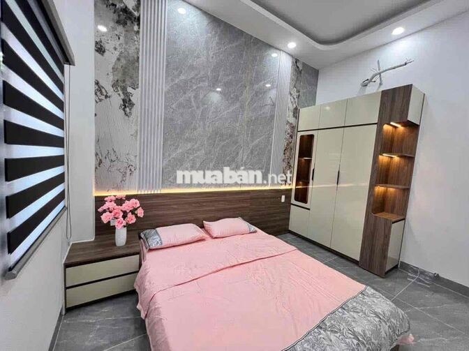 NHÀ PHỐ 5 PN - 5 WC - Có Phòng Ngủ Dưới - Giáp Vsip1 - Sân Xe Hơi