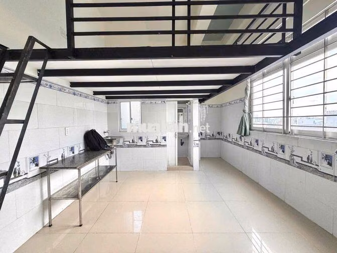 PHÒNG TRỌ GIÁ RẺ GÁC CAO 2m NGAY HOÀNG HOA THÁM  GIÁM GIẢM MẠNH CHỈ CO