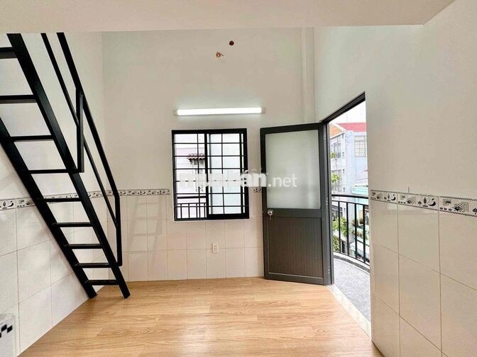 Phòng trọ mới xây 26m2 gác lửng ngay chợ Tân Hương, 3tr9
