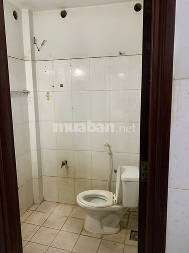 Nhà hẻm xe hơi Quốc Lộ 1A, 4mx18m, 2 phòng ngủ, 2 toilet, giá 5 triệu