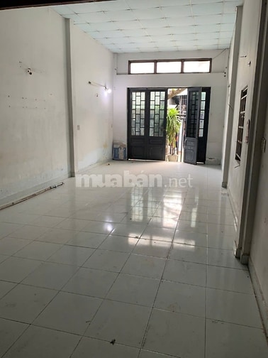 Nhà hẻm xe hơi Quốc Lộ 1A, 4mx18m, 2 phòng ngủ, 2 toilet, giá 5 triệu