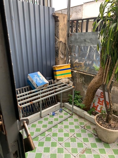 Nhà hẻm xe hơi Quốc Lộ 1A, 4mx18m, 2 phòng ngủ, 2 toilet, giá 5 triệu