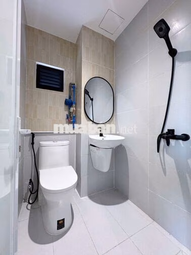 Phòng đón nắng cửa sổ thoáng thuận tiện đi Q7, Q8 - QL50 gần Bến xe Q8