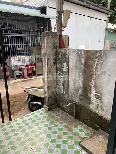 Nhà hẻm xe hơi Quốc Lộ 1A, 4mx18m, 2 phòng ngủ, 2 toilet, giá 5 triệu