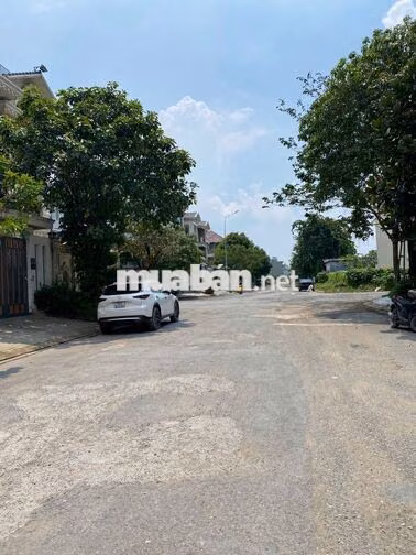 NHÀ CHO THUÊ Đặng Thùy Trâm. DT: 6x22m. Trệt lửng 3 lầu. Gần ĐH