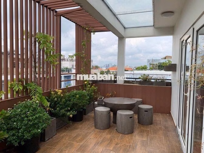 NHÀ CHO THUÊ Đặng Thùy Trâm. DT: 6x22m. Trệt lửng 3 lầu. Gần ĐH