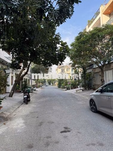 NHÀ CHO THUÊ Đặng Thùy Trâm. DT: 6x22m. Trệt lửng 3 lầu. Gần ĐH
