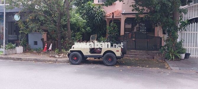 Jeep Xe địa hình màu Kem