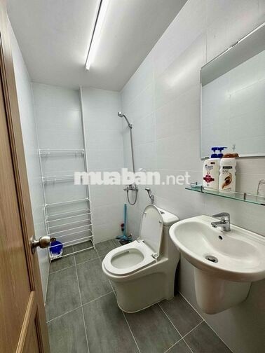 phòng trọ sạch đẹp 30m2 có ban công thoáng mát