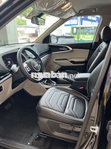 KIA Carens Luxury 1.5L CVT 7 chỗ Đen