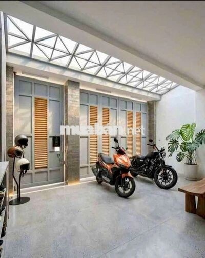 NHÀ CHO THUÊ Đặng Thùy Trâm. DT: 6x22m. Trệt lửng 3 lầu. Gần ĐH