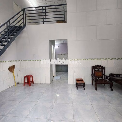 Nhà cho thuê nhà trệt lững mới tân trang mới có 2 máy lạnh mới 100%