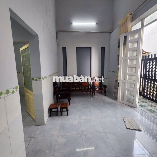 Nhà cho thuê nhà trệt lững mới tân trang mới có 2 máy lạnh mới 100%