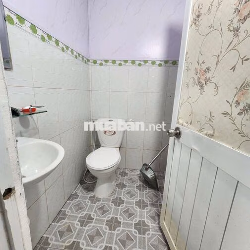 Nhà cho thuê nhà trệt lững mới tân trang mới có 2 máy lạnh mới 100%
