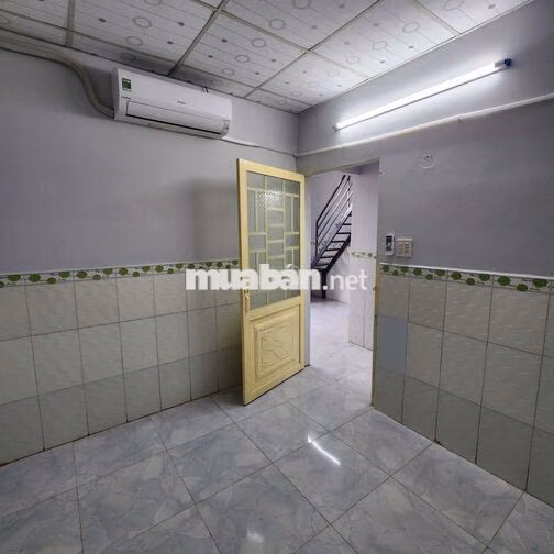 Nhà cho thuê nhà trệt lững mới tân trang mới có 2 máy lạnh mới 100%