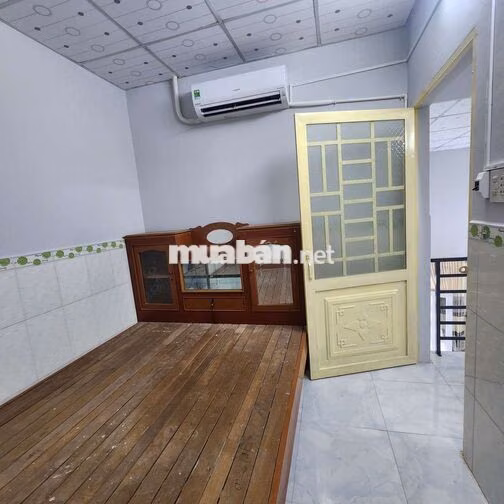 Nhà cho thuê nhà trệt lững mới tân trang mới có 2 máy lạnh mới 100%