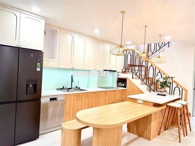 NHÀ PHỐ THIẾT KẾ RIÊNG - Ô TÔ VÀO NHÀ - HẺM NHỰA 6mM