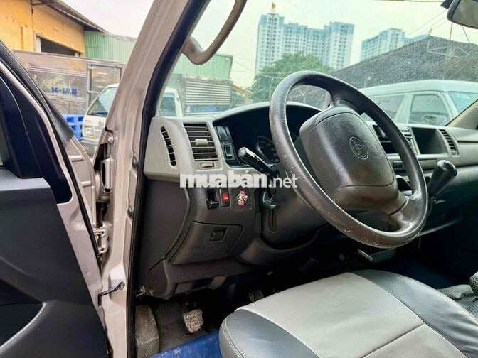 Toyota Hiace máy dầu cải tạo tải Van, bao sang tên