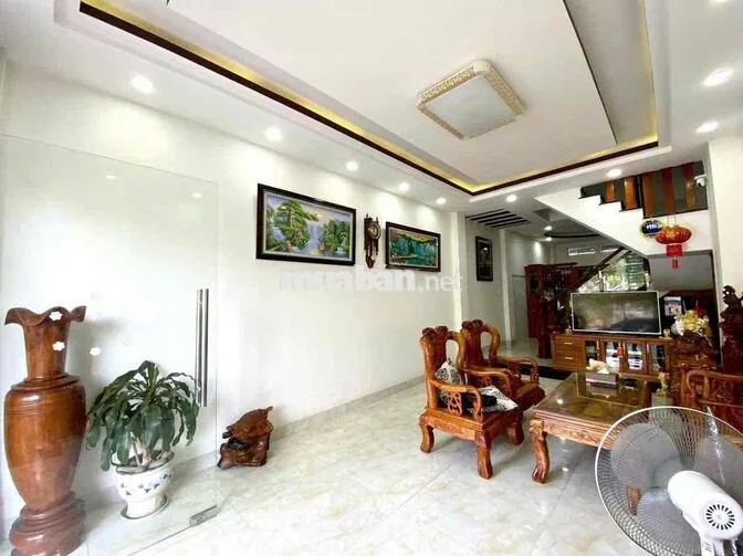 Cho thuê nhà nguyên căn 4 tầng KĐT Hà Quang 2. có 4PN, 4WC. Đường 8m