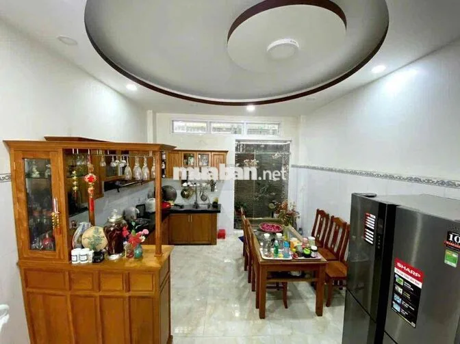 Cho thuê nhà nguyên căn 4 tầng KĐT Hà Quang 2. có 4PN, 4WC. Đường 8m