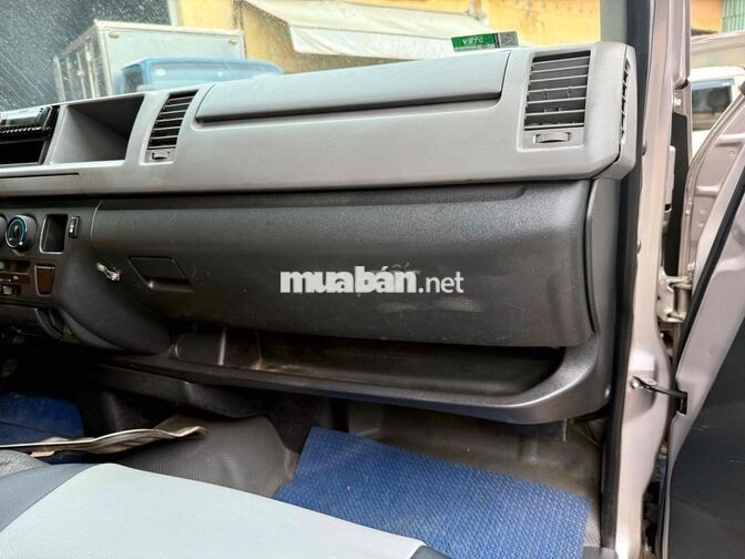 Toyota Hiace máy dầu cải tạo tải Van, bao sang tên