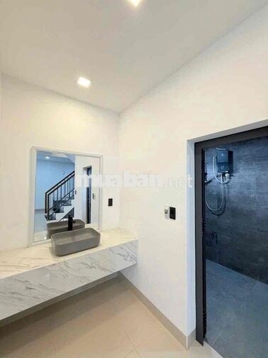 CHO THUÊ NHÀ XÂY MỚI HẺM 473 Y MOAN