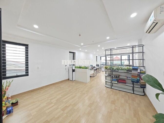 Cho thuê văn phòng Nguyên Hồng 50m2 giá chỉ 9tr view kính bãi oto gần