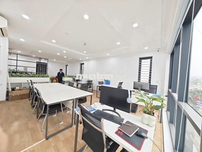 Cho thuê văn phòng Nguyên Hồng 50m2 giá chỉ 9tr view kính bãi oto gần
