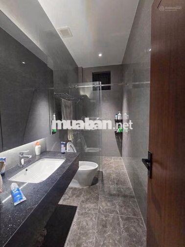 Cho thuê nhà 1 trệt 2 lầu Phường Chánh Nghĩa 3PN-3WC Nội thất đầy đủ