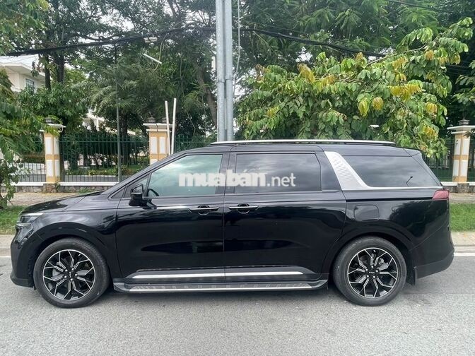 KIA CARNIVAL PREMIUM 2.2 DIESEL 2024 Đen