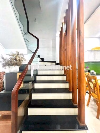 CHO THUÊ NHÀ NGUYÊN CĂN KHU BÀN CỜ TRUNG TÂM  GIÁ 20 TRIỆU/THÁNG