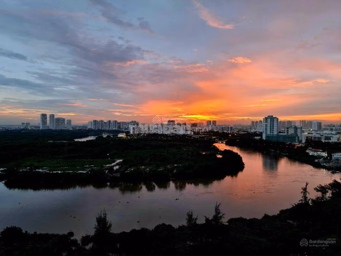 Cần tiền bán gấp căn hộ Phú Mỹ Hưng 137m 3pn ban công rộng,view sông