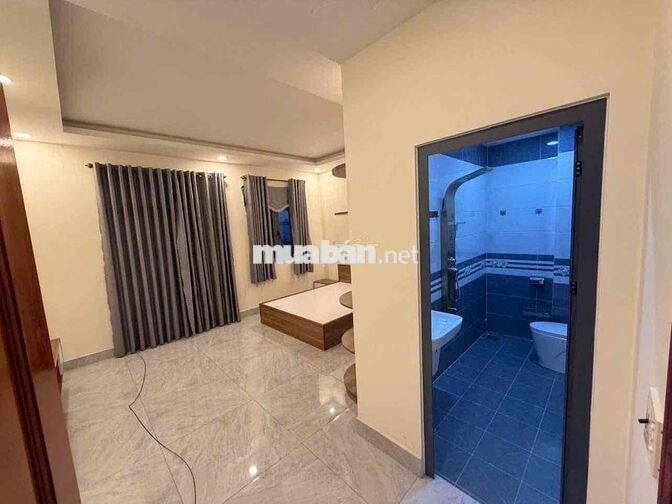 Nhà Phố 496 Dương Quảng Hàm 3Lầu 4PN 3WC Có Nội Thất 18tr TL