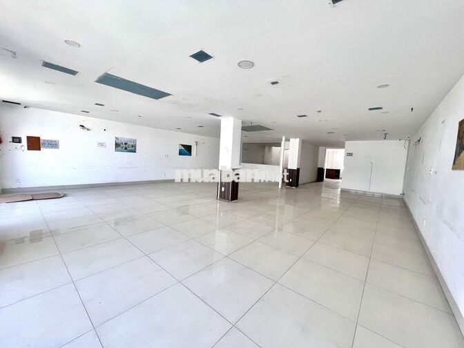 CHO THUÊ NHÀ KINH DOANH 4 TẦNG THÔNG SUỐT CÓ THANG MÁY KHU HÀ QUANG 2