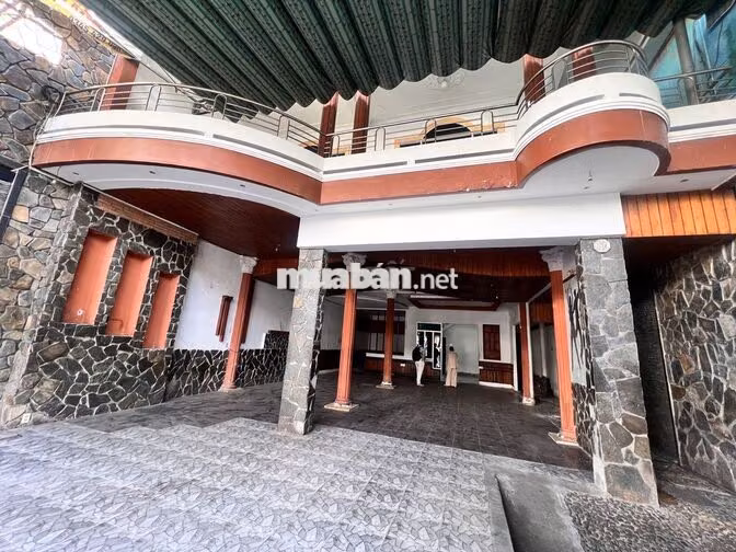 CHO THUÊ NHÀ KINH DOANH NGANG 9.3M MẶT ĐƯỜNG CHÍNH KHU TRUNG TÂM THÀNH