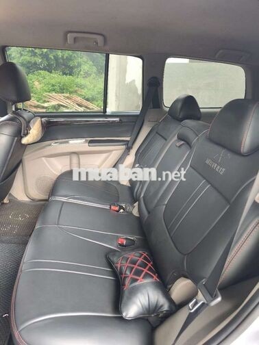 Mitsubishi Pajero Sport 4x4 7 chỗ Bạc