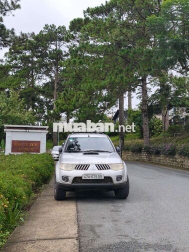 Mitsubishi Pajero Sport 4x4 7 chỗ Bạc