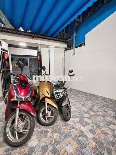 Nhà 1 trệt 2 lầu 4PN 3WC hẻm đường 6 Linh Tây gần Phạm Văn Đồng
