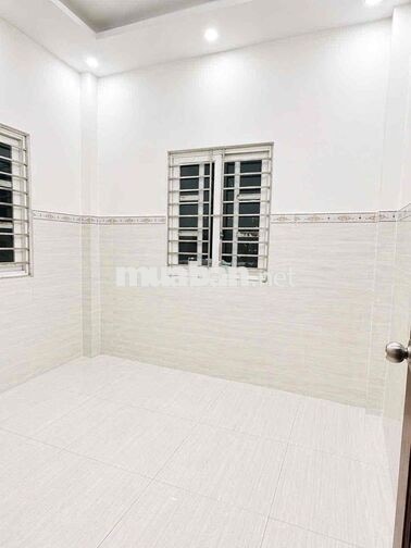 Nhà 1 trệt 2 lầu 4PN 3WC hẻm đường 6 Linh Tây gần Phạm Văn Đồng