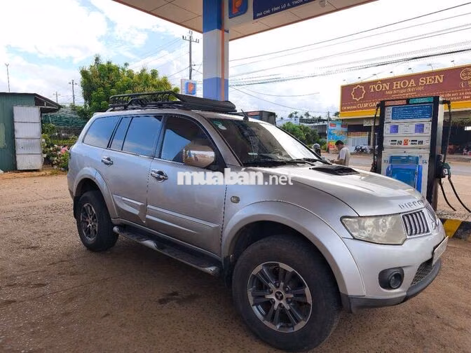 Mitsubishi Pajero Sport 4x4 7 chỗ Bạc