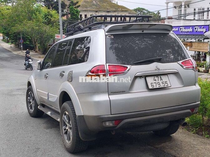 Mitsubishi Pajero Sport 4x4 7 chỗ Bạc