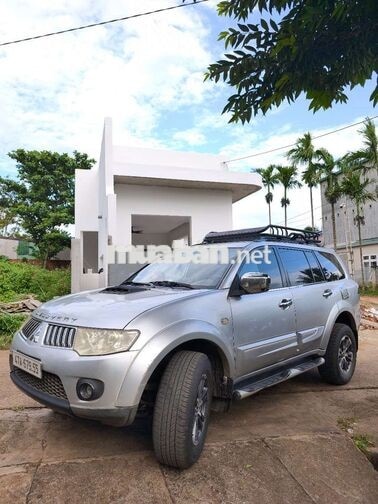 Mitsubishi Pajero Sport 4x4 7 chỗ Bạc