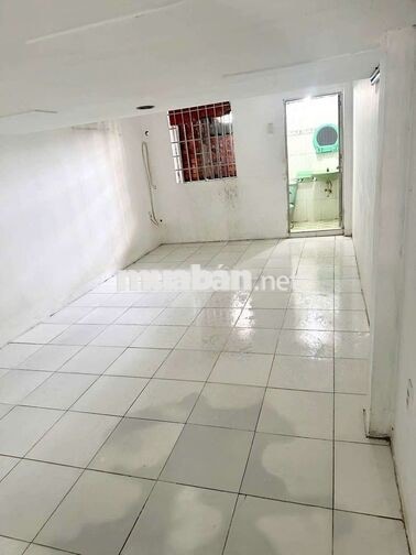 nhà mới sơn 2pn 2wc .sân xe máy , lvk .hẻm xe tải
