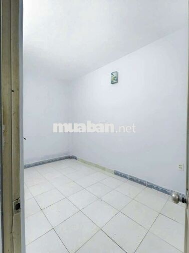 nhà mới sơn 2pn 2wc .sân xe máy , lvk .hẻm xe tải
