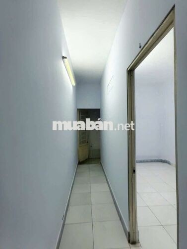 nhà mới sơn 2pn 2wc .sân xe máy , lvk .hẻm xe tải