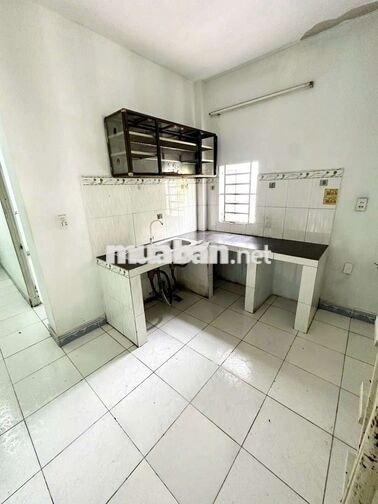 nhà mới sơn 2pn 2wc .sân xe máy , lvk .hẻm xe tải
