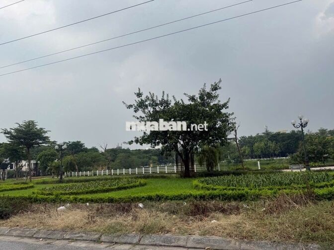 CẦN BÁN BIỆT THỰ SÀI ĐỒNG LONG BIÊN.