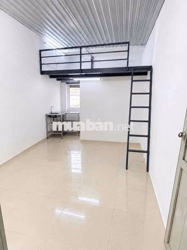 Phòng  Cửa Sổ Ngay 1172 Nguyễn Văn Quá