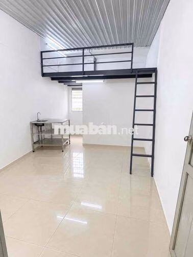 Phòng  Cửa Sổ Ngay 1172 Nguyễn Văn Quá